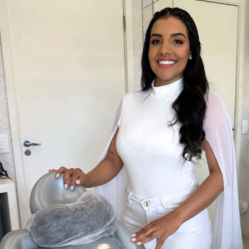 Dra. Bruna Esteves Amaral sorrindo